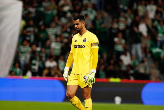 Diogo Costa seen during Liga Portugal game between teams of Sporting CP and FC Porto (Maciej Rogowski Ball Raw Images) Lisbon Estadio Jose Alvalade Portugal Copyright: xMaciejxRogowskix scpfcp2526-229