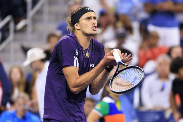 August 30, 2025, Flushing Meadows, New York, USA: Alexander Zverev talks with his team after losing a game during a match against Felix Auger-Aliassime on Day 7 of the 2025 US Open at USTA Billie Jean King National Tennis Center on Saturday August 30, 2025 in the Flushing neighborhood of the Queens borough of New York City. JAVIER ROJAS PI Flushing Meadows USA - ZUMAp124 20250830_zaa_p124_185 Copyright: xJavierxRojasx