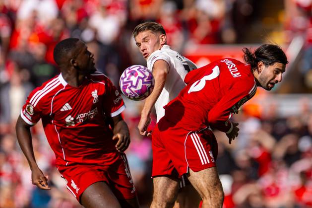 Football - FA Premier League - Liverpool FC v Arsenal FC LIVERPOOL, ENGLAND - Sunday, August 31, 2025: Liverpool s Dominik Szoboszlai is challenged by Arsenal s Viktor Gyökeres during the FA Premier League match between Liverpool FC and Arsenal FC at Anfield. (Photo by David Rawcliffe Propaganda) LIVERPOOL Anfield MERSEYSIDE ENGLAND Copyright: xDavidxRawcliffex P2025-08-31-Liverpool_Arsenal-24