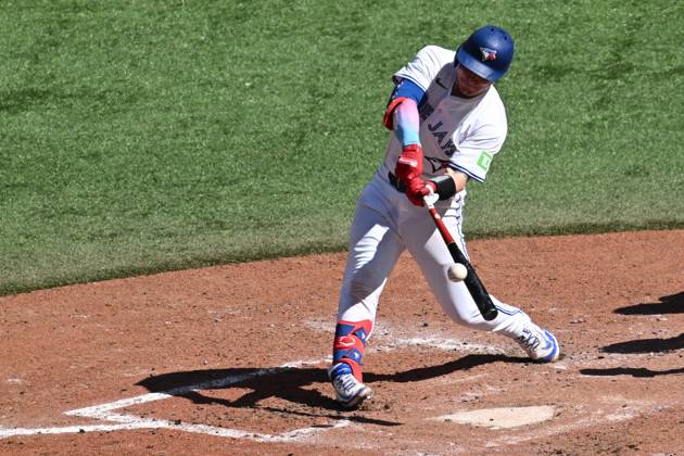 August 31, 2025, Toronto, On, Canada: Toronto Blue Jays catcher Tyler Heineman (55) hits an RBI double against the Milwaukee Brewers in fifth inning MLB, Baseball Herren, USA action in Toronto on Sunday, Aug. 31, 2025. Tyler Heineman - ZUMAc35_ 20250831_zaf_c35_039 Copyright: xJonxBlackerx
