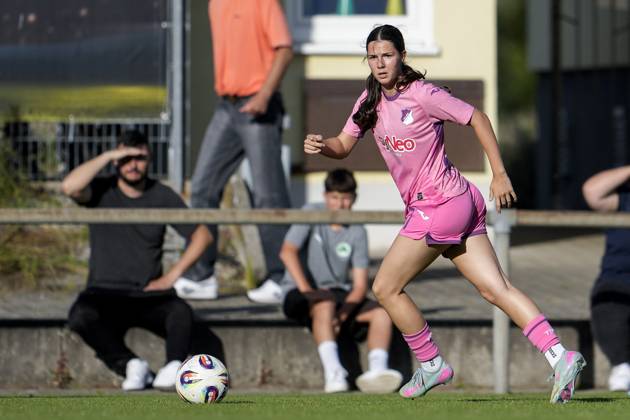 Victoria Säring TSG II, 27 , on the ball, cropped, full body, single image, single photo, action, action, 31 08 2025, St Leon Rot Germany , Soccer, Women, Regionalliga Süd, TSG 1899 Hoffenheim U20 SpVgg Greuther Fürth, 31 08 2025, St Leon Rot Germany , Soccer, Women, Regionalliga Süd, TSG 1899 Hoffenheim U20 SpVgg Greuther Fürth, DFB DFL REGULATIONS PROHIBIT ANY USE OF PHOTOGRAPHS AS IMAGE SEQUENCES AND OR QUASI VIDEO xozx