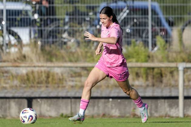 Victoria Säring TSG II, 27 , on the ball, cropped, full body, single image, single photo, action, action, 31 08 2025, St Leon Rot Germany , Soccer, Women, Regionalliga Süd, TSG 1899 Hoffenheim U20 SpVgg Greuther Fürth, 31 08 2025, St Leon Rot Germany , Soccer, Women, Regionalliga Süd, TSG 1899 Hoffenheim U20 SpVgg Greuther Fürth, DFB DFL REGULATIONS PROHIBIT ANY USE OF PHOTOGRAPHS AS IMAGE SEQUENCES AND OR QUASI VIDEO xozx