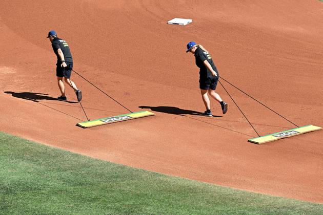 August 31, 2025, Toronto, On, Canada: Toronto Blue Jays grounds crew grooms the infield between the third and fourth innings of the game between the Blue Jays and the Milwaukee Brewers in Toronto on Sunday, Aug. 31, 2025. Canada News - August 31, 2025 - ZUMAc35_ 20250831_zaf_c35_032 Copyright: xJonxBlackerx