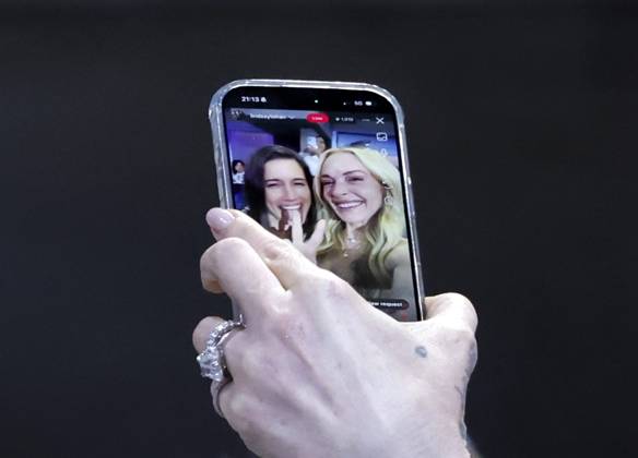 Lindsay Lohan takes a selfie when she watches Novak Djokovic of Serbia defeat Jan-Lennard Struff of Germany in straight sets in their 4th round match in Arthur Ashe Stadium on day 8 at the 2025 US Open Tennis Championship at the USTA Billie Jean King National Tennis Center in New York City on Sunday, August 31, 2025.  NYP20250831119 JOHNxANGELILLO