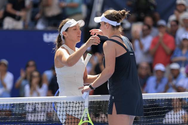 September 2, 2025, Flushing Meadows, New York, USA: Jessica Pegula hugs Barbora Krejcikova after winning her match on Day 10 of the 2025 US Open at USTA Billie Jean King National Tennis Center on Tuesday September 2, 2025 in the Flushing neighborhood of the Queens borough of New York City. JAVIER ROJAS PI Flushing Meadows USA - ZUMAp124 20250902_zaa_p124_006 Copyright: xJavierxRojasx