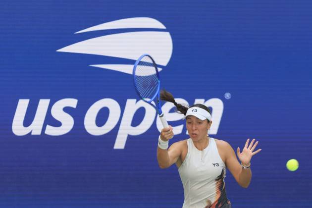 September 2, 2025, Flushing Meadows, New York, USA: Jessica Pegula hits a forehand return during a match against Barbora Krejcikova on Day 10 of the 2025 US Open at USTA Billie Jean King National Tennis Center on Tuesday September 2, 2025 in the Flushing neighborhood of the Queens borough of New York City. JAVIER ROJAS PI Flushing Meadows USA - ZUMAp124 20250902_zaa_p124_016 Copyright: xJavierxRojasx