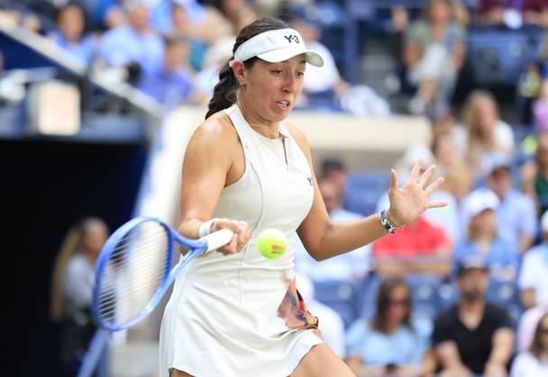 Jessica Pegula returns a ball to Barbora.Krejcikova Czechia before defeating her in straight sets in their quarterfinal match in Arthur Ashe Stadium on day 8 at the 2025 US Open Tennis Championship at the USTA Billie Jean King National Tennis Center in New York City on Tuesday, September 2, 2025.  NYP20250902104 JOHNxANGELILLO