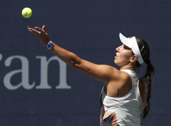 Jessica Pegula serves to Barbora.Krejcikova Czechia before defeating her in straight sets in their quarterfinal match in Arthur Ashe Stadium on day 8 at the 2025 US Open Tennis Championship at the USTA Billie Jean King National Tennis Center in New York City on Tuesday, September 2, 2025.  NYP20250902105 JOHNxANGELILLO