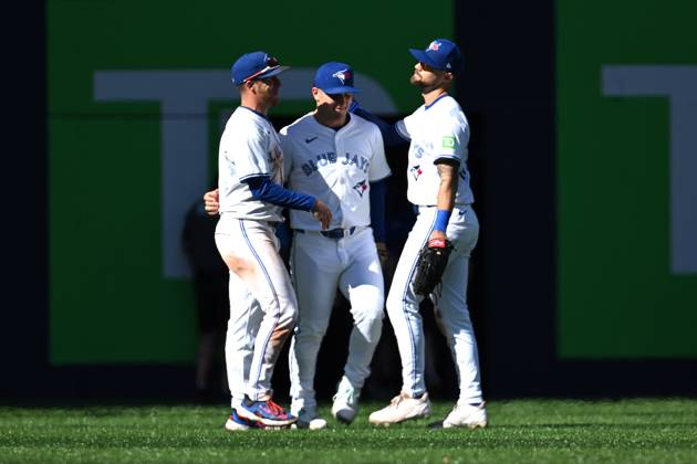 August 31, 2025, Toronto, On, Canada: Toronto Blue Jays, from left, Myles Straw, Daulton Varsho and Nathan Lukes celebrate their team s victory over the Milwaukee Brewers in MLB, Baseball Herren, USA baseball game action in Toronto on Sunday, Aug. 31, 2025. Myles Straw, Daulton Varsho, Nathan Lukes - ZUMAc35_ 20250831_zaf_c35_097 Copyright: xJonxBlackerx