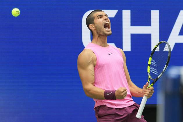 September 2, 2025, Flushing Meadows, New York, USA: Carlos Alcaraz celebrates after winning a fifth game in the third set and have a chance to close out the match against Jiri Lehecka on Day 10 of the 2025 US Open at USTA Billie Jean King National Tennis Center on Tuesday September 2, 2025 in the Flushing neighborhood of the Queens borough of New York City. JAVIER ROJAS PI Flushing Meadows USA - ZUMAp124 20250902_zaa_p124_055 Copyright: xJavierxRojasx