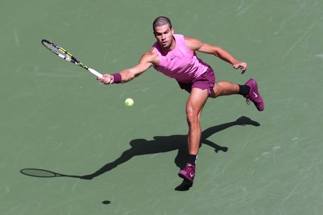 Carlos Alcaraz ESP , from above, US Open Championships 2023, USTA Billie Jean King National Tennis Center, Flushing Meadows, New York, USA Copyright: xJuergenxHasenkopfx