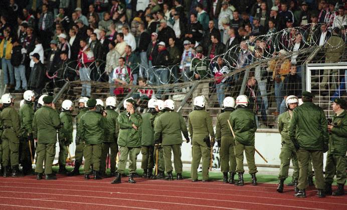 15 09 98 VfB Stuttgart Feyenoord Rotterdam Germany, Stuttgart, 15 09 1998, Football, UEFA Cup, VfB Stuttgart Feyenoord Rotterdam 1 3 Feyenoord Rotterdam Fans Ultras Hooligans Guest Block Fence Police