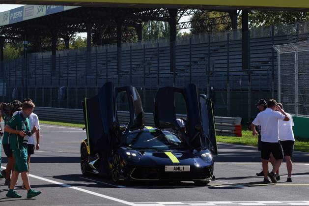 F1 - ITALIAN GRAND PRIX 2025 ALONSO Fernando (spa), Aston Martin F1 Team AMR25, portrait with Aston Martin Valhalla during the 2025 Formula 1 Pirelli Grand Premio d™Italia, 2025 Italian Grand Prix, 16th round of the 2025 FIA Formula One World Championship, WM, Weltmeisterschaft from September 5 to 7, 2025 on the Autodromo Nazionale Monza, in Monza, Italy - MonzaItaly Copyright: xEricxAlonsox