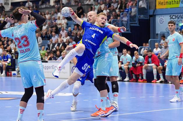 04 09 2025, xydrx, Handball, 1 HBL, VFL Gummersbach TM Melsungen, Schwalbe Arena Ellidi Vidarsson VFL Gummersbach 4 in duel against Arnar Freyr Arnarsson MT Melsungen 21 Nordrhein Westfahlen Germany