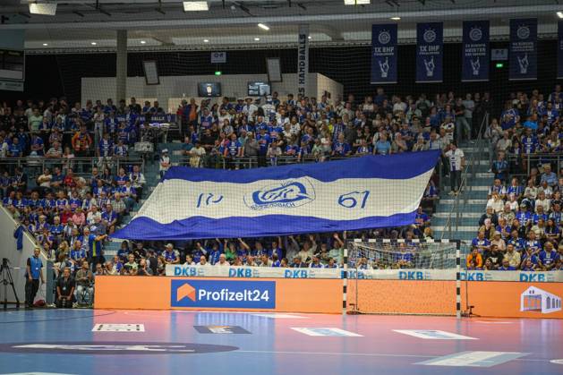 Daikin Handball Bundesliga, VfL Gummersbach MT Melsungen, 03 09 2025 Fans of VfL Gummersabch, Daikin Handball Bundesliga, VfL Gummersbach MT Melsungen, 03 09 2025, Schwalbe Arena, Gummersbach, Germany Copyright: xBEAUTIFULxSPORTS Henrichsx