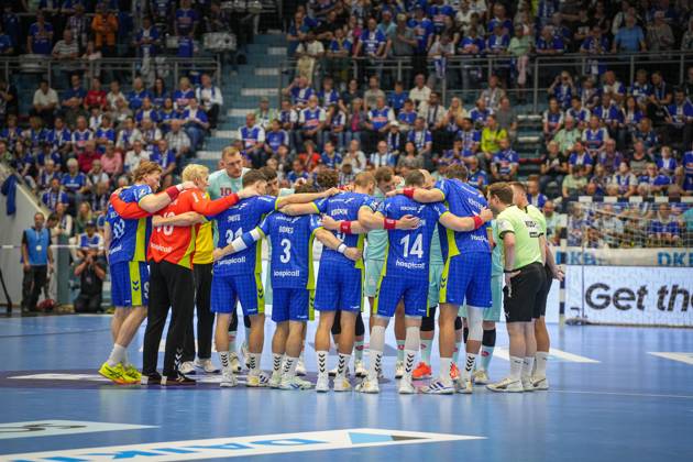 Daikin Handball Bundesliga, VfL Gummersbach MT Melsungen, 03 09 2025 VfL Gummersbach team before kick-off, Daikin Handball Bundesliga, VfL Gummersbach MT Melsungen, 03 09 2025, Schwalbe Arena, Gummersbach, Germany Copyright: xBEAUTIFULxSPORTS Henrichsx