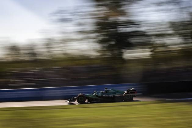 F1 - ITALIAN GRAND PRIX 2025 14 ALONSO Fernando (spa), Aston Martin F1 Team AMR24, action during the 2025 Formula 1 Pirelli Grand Premio d™Italia, 2025 Italian Grand Prix, 16th round of the 2025 FIA Formula One World Championship, WM, Weltmeisterschaft from September 5 to 7, 2025 on the Autodromo Nazionale Monza, in Monza, Italy - MonzaItaly Copyright: xXavixBonillax
