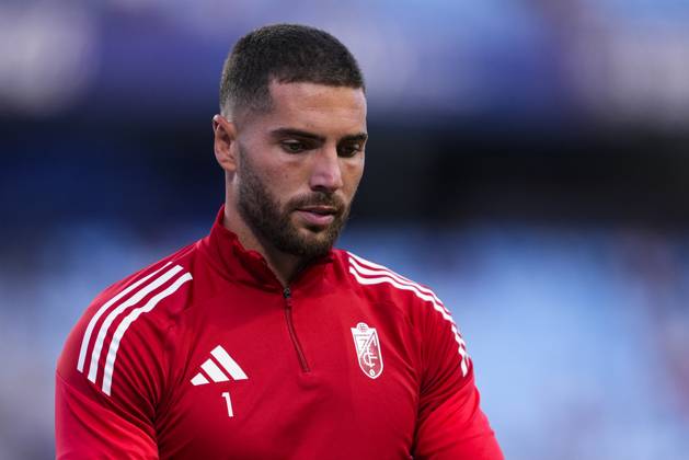September 6, 2025, Malaga, Malaga, SPAIN: Luca Zidane of Granada CF warms up during the Spanish league, LaLiga Hypermotion, football match played between Malaga CF and Granada CF at La Rosaleda stadium on September 6, 2025, in Malaga, Spain. Malaga SPAIN - ZUMAa181 20250906_zaa_a181_095 Copyright: xJoaquinxCorcherox