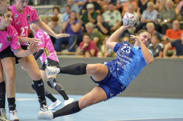 RECORD DATE NOT STATED 2. Handball-Bundesliga: TuS Lintfort - Füchse Berlin ** NUR FÜR REDAKTIONELLE ZWECKE ** EDITORIAL USE ONLY **<p>Jana Willing spielt am Samstag, den 06.09.2025, bei dem Spiel TuS Lintfort gegen Füchse Berlin in der Sporthalle Eyller Straße in Kamp-Lintfort. TuS Lintfort, blaue Trikots, spielt gegen Füchse Berlin, rosa Trikots, in der 2. Handball-Bundesliga der Frauen, Saison 2025 2026. Deutschland NRW Kamp-Lintfort Copyright: OleksandrxVoskresenskyi Copyright: OleksandrxVoskresenskyi doc82a23wuhjd21mk4eo4lg ,EDITORIAL USE ONLY