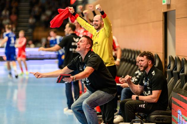Bench of MT Melsungen in jubilation, lead for Melsungen in the 46th minute GER, Thuringia, ThSV Eisenach against MT Melsungen, 1 Daikin Handballbundesliga, Handball, Matchday 3, Season 2025 2026, 07 09 2025 GER, Thuringia, ThSV Eisenach against MT Melsungen, 1 Daikin Handballbundesliga, Handball, Matchday 3, Season 2025 2026, 07 09 2025 Eisenach Copyright: xEibner-Pressefoto MartinxHerbstx EP_MHT