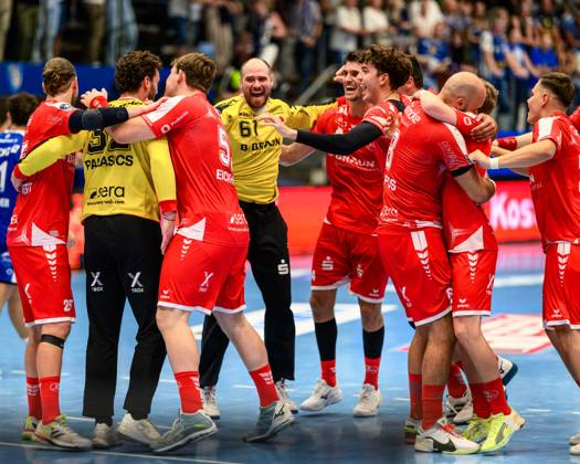 Olle, Forsell Schefvert Center Back, MT Melsungen, 25 , Kristof, Palasics TW, MT Melsungen, 32 , Adrian, Sipos Circle Winger, MT Melsungen, 8 , Laszlo, Bartucz TW, MT Melsungen, 61 , Nikolaj, Enderleit Right Back, MT Melsungen, 4 , David, Mandic Left Wing, MT Melsungen, 7 celebrating after the final whistle GER, Thuringia, ThSV Eisenach against MT Melsungen, 1 Daikin Handballbundesliga, Handball, Matchday 3, Season 2025 2026, 07 09 2025 GER, Thuringia, ThSV Eisenach against MT Melsungen, 1 Daikin Handballbundesliga, Handball, Matchday 3, Season 2025 2026, 07 09 2025 Eisenach Copyright: xEibner-Pressefoto MartinxHerbstx EP_MHT