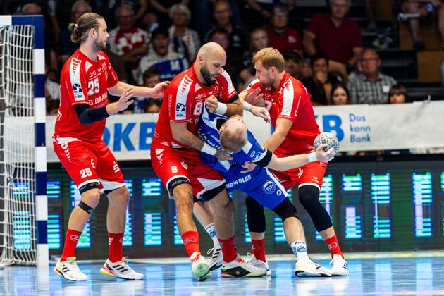 07 09 2025, GER, Handball, Men, Season 25 26, Daikin 1 Bl, 3 Matchday ThSV Eisenach MT Melsungen Adrian Sipos MT Melsungen Peter Walz ThSV Eisenach,14 99817 Eisenach Werner Assmann Halle Am Sportp Thueringen Germany