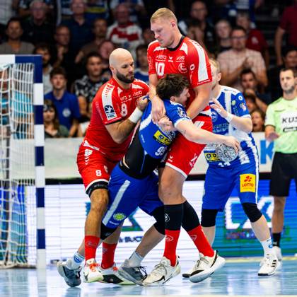 07 09 2025, GER, Handball, Men, Season 25 26, Daikin 1 Bl, 3 Matchday ThSV Eisenach MT Melsungen Adrian Sipos MT Melsungen Dainis Kristopans MT Melsungen Tillman Leu ThSV Eisenach,99 99817 Eisenach Werner Assmann Halle Am Sportp Thueringen Germany