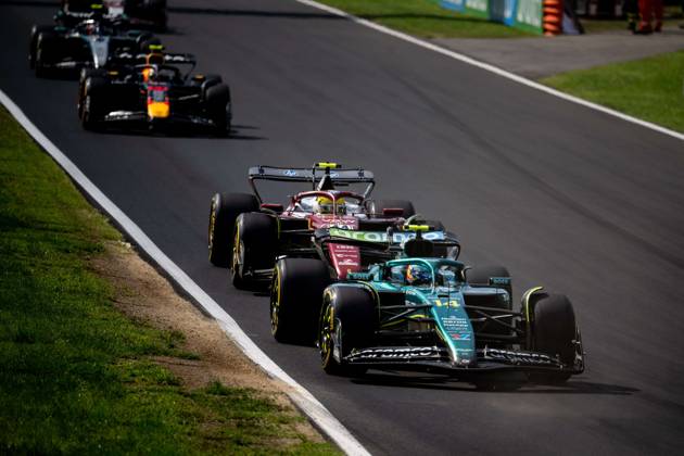 F1 - ITALIAN GRAND PRIX 2025 14 ALONSO Fernando (spa), Aston Martin F1 Team AMR24, action 44 HAMILTON Lewis (gbr), Scuderia Ferrari SF-25, action during the 2025 Formula 1 Pirelli Grand Premio d™Italia, 2025 Italian Grand Prix, 16th round of the 2025 FIA Formula One World Championship, WM, Weltmeisterschaft from September 5 to 7, 2025 on the Autodromo Nazionale Monza, in Monza, Italy - MonzaItaly Copyright: xALBERTOxVIMERCATIx