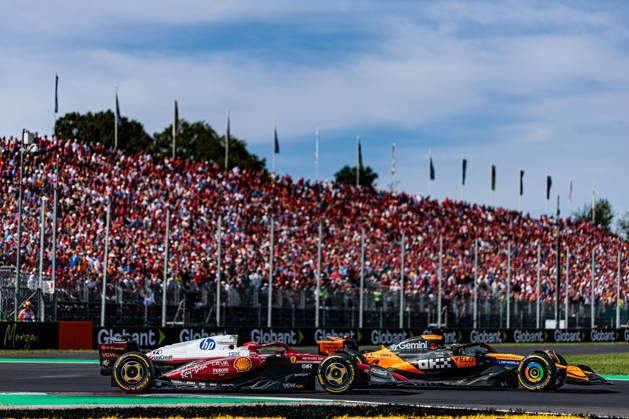 F1 - ITALIAN GRAND PRIX 2025 16 LECLERC Charles (mco), Scuderia Ferrari SF-25, action 81 PIASTRI Oscar (aus), McLaren F1 Team MCL39, action during the 2025 Formula 1 Pirelli Grand Premio d™Italia, 2025 Italian Grand Prix, 16th round of the 2025 FIA Formula One World Championship, WM, Weltmeisterschaft from September 5 to 7, 2025 on the Autodromo Nazionale Monza, in Monza, Italy - MonzaItaly  Copyright: xGERMAINxHAZARDx