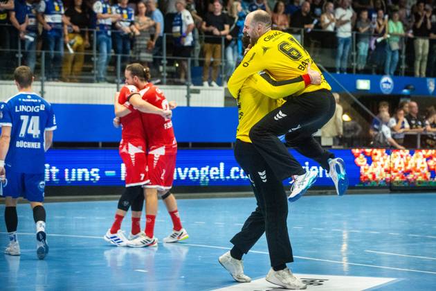Eisenach , 070925 , 1 Handball Bundesliga THSV Eisenach vs MT Melsungen In the picture Kristof Palasics and Laszlo Bartucz Melsungen cheering