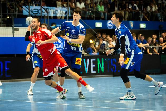 Eisenach , 070925 , 1 Handball Bundesliga THSV Eisenach vs MT Melsungen In the picture Olle Forsell Schefvert Melsungen vs Tillmann Leu and Philpp Meyer Eisenach