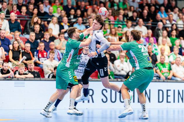 v l Ian Weber GWD Minden, 13 , Lasse Moeller SG Flensburg Handewitt, 64 , Tom Bergner GWD Minden, 28 GER, GWD Minden vs SG Flensburg Handewitt, Handball, 1 Bundesliga, Matchday 3, Season 2025 2026, 08 09 2025 GER, GWD Minden vs SG Flensburg Handewitt, Handball, 1 Bundesliga, Matchday 3, Season 2025 2026, 08 09 2025 Luebbecke Copyright: xEibner-Pressefoto JanxRollingerx EP_JSK