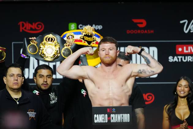 September 12, 2025, Las Vegas, Nv, Las Vegas, Nv, United States: Saul Canelo Alvarez steps on the scale at T-Mobile Arena for Canelo vs Crawford on September 12, 2025 in Las Vegas, NV, United States. ( PxImages) Las Vegas, Nv United States - ZUMAp175 20250912_zsa_p175_077 Copyright: xLouisxGrassex