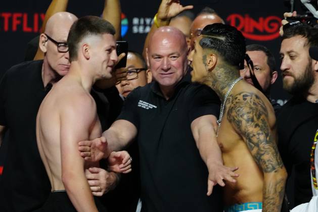 September 12, 2025, Las Vegas, Nv, Las Vegas, Nv, United States: Callum Walsh and Fernando Vargas Jr. face-off at T-Mobile Arena for Canelo vs Crawford on September 12, 2025 in Las Vegas, NV, United States. ( PxImages) Las Vegas, Nv United States - ZUMAp175 20250912_zsa_p175_080 Copyright: xLouisxGrassex