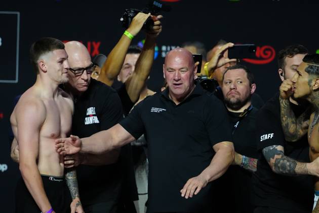 September 12, 2025, Las Vegas, Nv, Las Vegas, Nv, United States: Callum Walsh and Fernando Vargas Jr. face-off at T-Mobile Arena for Canelo vs Crawford on September 12, 2025 in Las Vegas, NV, United States. ( PxImages) Las Vegas, Nv United States - ZUMAp175 20250912_zsa_p175_082 Copyright: xLouisxGrassex