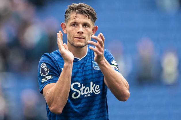 Premier League Everton v Aston Villa James Tarkowski of Everton claps fans after the Premier League match Everton vs Aston Villa at Hill Dickinson Stadium, Liverpool, United Kingdom, 13th September 2025 (Photo by Mark Cosgrove News Images) Liverpool Hill Dickinson Stadium Merseyside United Kingdom Copyright: xMarkxCosgrove NewsxImagesx
