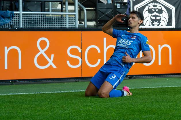 ALMELO , 14-09-2025 , Stadium Asito , season 2025 2026 , Dutch Eredivisie football , match between Heracles Almelo and AZ , picture shows AZ player Alexandre Penetra scores, celebration Heracles - AZ x31016083x Copyright: