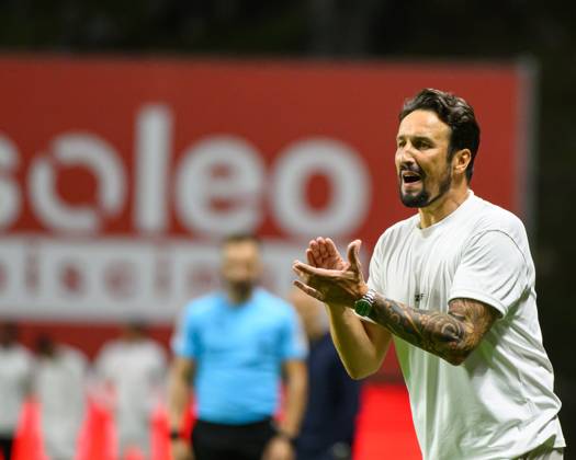September 14, 2025, Braga, Braga, Portugal: CESAR PEIXOTO head coach of Gil Vicente FC reacts during the Liga Portugal Betclic 2025 26 match between SC Braga and Gil Vicente FC, on September 14, 2025 at Estadio Municipal de Braga, Braga, Portugal Braga Portugal - ZUMAl192 20250914_zsp_l192_065 Copyright: xMiguelxLemosx