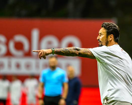 September 14, 2025, Braga, Braga, Portugal: CESAR PEIXOTO head coach of Gil Vicente FC reacts during the Liga Portugal Betclic 2025 26 match between SC Braga and Gil Vicente FC, on September 14, 2025 at Estadio Municipal de Braga, Braga, Portugal Braga Portugal - ZUMAl192 20250914_zsp_l192_066 Copyright: xMiguelxLemosx