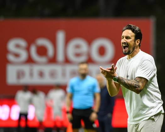 September 14, 2025, Braga, Braga, Portugal: CESAR PEIXOTO head coach of Gil Vicente FC reacts during the Liga Portugal Betclic 2025 26 match between SC Braga and Gil Vicente FC, on September 14, 2025 at Estadio Municipal de Braga, Braga, Portugal Braga Portugal - ZUMAl192 20250914_zsp_l192_067 Copyright: xMiguelxLemosx