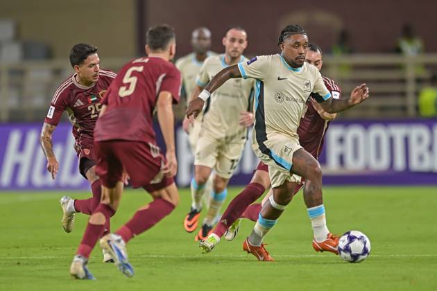 Al-Ittihad v Al-Wehda - AFC Champions League ABU DHABI, UNITED ARAB EMIRATES - SEPTEMBER 15: Steven Bergwijn (R) of Al Wehda in action during the Asian Champions League (AFC) match between Al-Ittihad and Al-Wehda at the Al Nahyan Stadium in Abu Dhabi, United Arab Emirates, on September 15, 2025. Waleed Zein Anadolu Abu Dhabi United Arab Emirates. Editorial use only. Please get in touch for any other usage.  Copyright: x2025xAnadoluxWaleedxZeinx