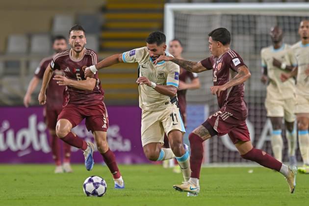 Al-Ittihad v Al-Wehda - AFC Champions League ABU DHABI, UNITED ARAB EMIRATES - SEPTEMBER 15: Jadsom Meemyas (R) of Al-Wehda in action during the Asian Champions League (AFC) match between Al-Ittihad and Al-Wehda at the Al Nahyan Stadium in Abu Dhabi, United Arab Emirates, on September 15, 2025. Waleed Zein Anadolu Abu Dhabi United Arab Emirates. Editorial use only. Please get in touch for any other usage.  Copyright: x2025xAnadoluxWaleedxZeinx