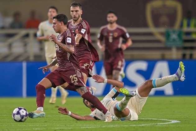Al-Ittihad v Al-Wehda - AFC Champions League ABU DHABI, UNITED ARAB EMIRATES - SEPTEMBER 15: Jadsom Meemyas (L) of Al-Wehda in action during the Asian Champions League (AFC) match between Al-Ittihad and Al-Wehda at the Al Nahyan Stadium in Abu Dhabi, United Arab Emirates, on September 15, 2025. Waleed Zein Anadolu Abu Dhabi United Arab Emirates. Editorial use only. Please get in touch for any other usage.  Copyright: x2025xAnadoluxWaleedxZeinx