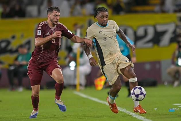 Al-Ittihad v Al-Wehda - AFC Champions League ABU DHABI, UNITED ARAB EMIRATES - SEPTEMBER 15: Steven Bergwijn (R) of Al-Ittihad in action during the Asian Champions League (AFC) match between Al-Ittihad and Al-Wehda at the Al Nahyan Stadium in Abu Dhabi, United Arab Emirates, on September 15, 2025. Waleed Zein Anadolu Abu Dhabi United Arab Emirates. Editorial use only. Please get in touch for any other usage.  Copyright: x2025xAnadoluxWaleedxZeinx