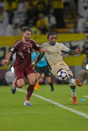 Al-Ittihad v Al-Wehda - AFC Champions League ABU DHABI, UNITED ARAB EMIRATES - SEPTEMBER 15: Steven Bergwijn (R) of Al-Ittihad in action during the Asian Champions League (AFC) match between Al-Ittihad and Al-Wehda at the Al Nahyan Stadium in Abu Dhabi, United Arab Emirates, on September 15, 2025. Waleed Zein Anadolu Abu Dhabi United Arab Emirates. Editorial use only. Please get in touch for any other usage.  Copyright: x2025xAnadoluxWaleedxZeinx