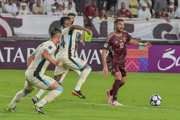 Al-Ittihad v Al-Wehda - AFC Champions League ABU DHABI, UNITED ARAB EMIRATES - SEPTEMBER 15: Al Wehda player Dusan Tadic (R) in action against an opponent during the AFC Champions League match between Al-Ittihad and Al-Wehda at Al Nahyan Stadium in Abu Dhabi, United Arab Emirates, on September 15, 2025. Waleed Zein Anadolu Abu Dhabi United Arab Emirates. Editorial use only. Please get in touch for any other usage.  Copyright: x2025xAnadoluxWaleedxZeinx