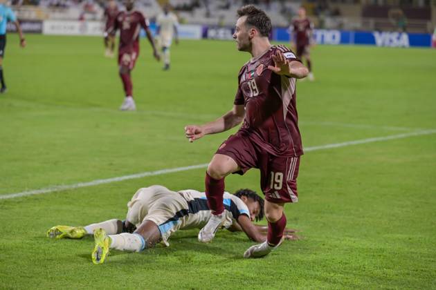 Al-Ittihad v Al-Wehda - AFC Champions League ABU DHABI, UNITED ARAB EMIRATES - SEPTEMBER 15: Al Wehda player Ruben Filipe (R) in action against an opponent during the AFC Champions League match between Al-Ittihad and Al-Wehda at Al Nahyan Stadium in Abu Dhabi, United Arab Emirates, on September 15, 2025. Waleed Zein Anadolu Abu Dhabi United Arab Emirates. Editorial use only. Please get in touch for any other usage.  Copyright: x2025xAnadoluxWaleedxZeinx