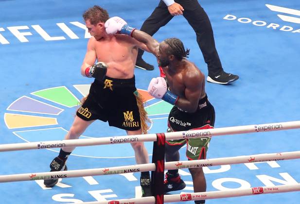 September 13 2025,Las Vegas,Nevadas,Nevada,Canelo,Saul Alvarez,Knospe,Bud,Terence Crawford Las Vegas Nevada USA Copyright: xTomxHoganx-xHoganphotos.comx916x947x8354xtomhoganphotos@gmail.comx CaneloCrawforfFightNight_Hoganphotos1673