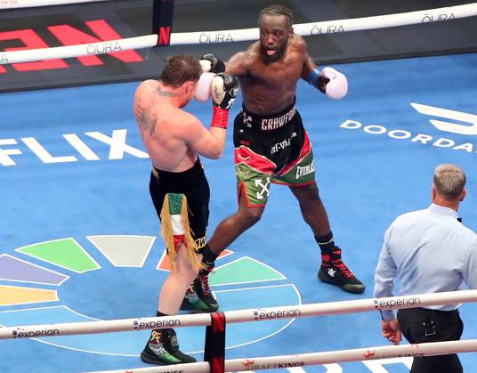 September 13 2025,Las Vegas,Nevadas,Nevada,Canelo,Saul Alvarez,Knospe,Bud,Terence Crawford Las Vegas Nevada USA Copyright: xTomxHoganx-xHoganphotos.comx916x947x8354xtomhoganphotos@gmail.comx CaneloCrawforfFightNight_Hoganphotos1671