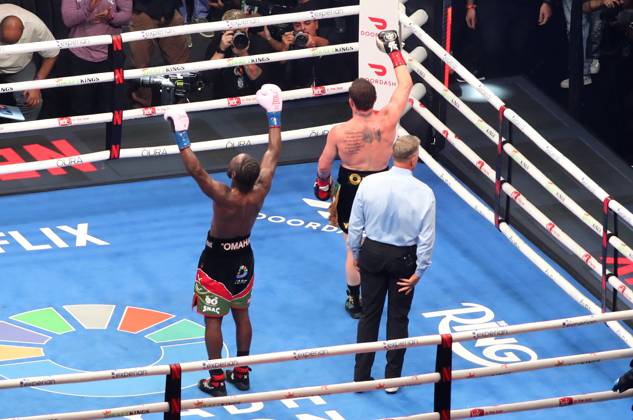 September 13 2025,Las Vegas,Nevadas,Nevada,Canelo,Saul Alvarez,Knospe,Bud,Terence Crawford Las Vegas Nevada USA Copyright: xTomxHoganx-xHoganphotos.comx916x947x8354xtomhoganphotos@gmail.comx CaneloCrawforfFightNight_Hoganphotos1674